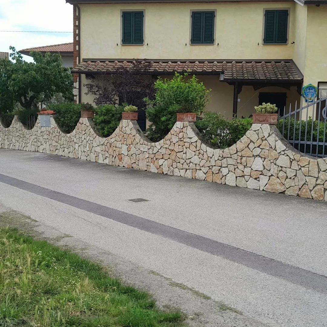 MURO DI CINTA IN PIETRA NATURALE